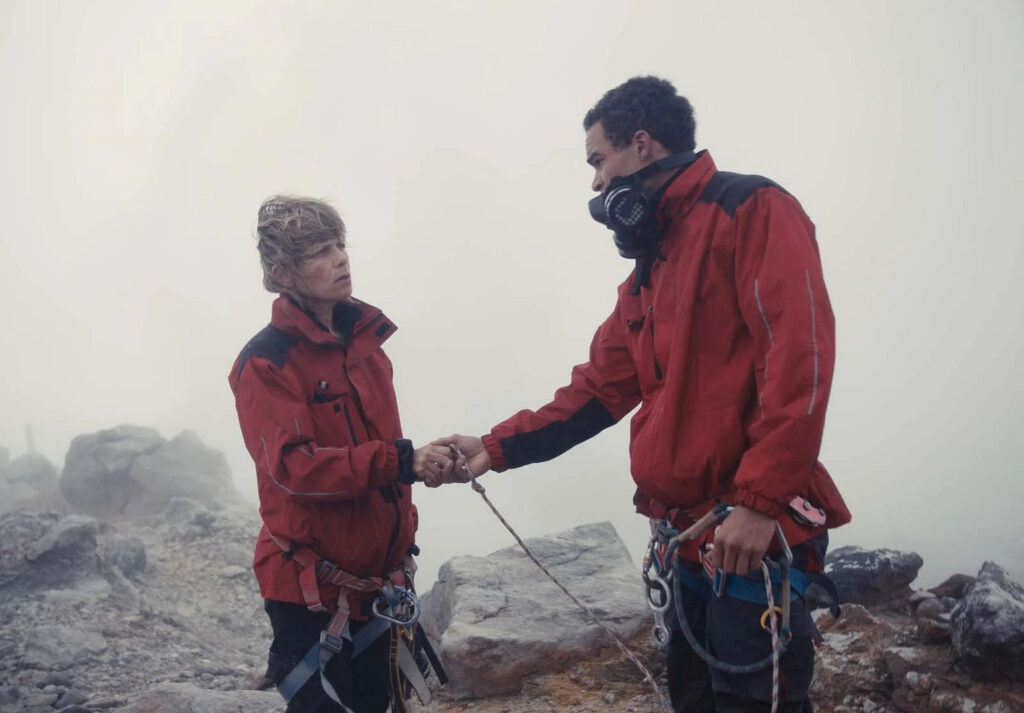 Marina Foïs et Théo Christine dans Magma de Cyprien Vial